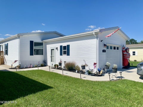 Tiny photo for 203 Meadowood Drive, Walbridge, OH 43465 (MLS # 10014052)
