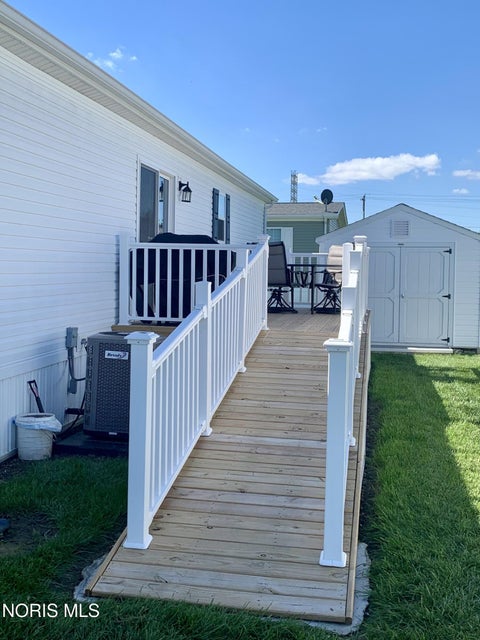 Tiny photo for 203 Meadowood Drive, Walbridge, OH 43465 (MLS # 10014052)