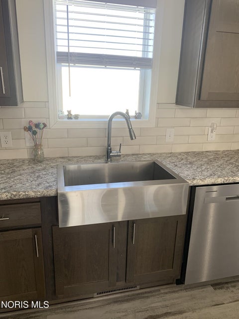 Tiny photo for 203 Meadowood Drive, Walbridge, OH 43465 (MLS # 10014052)