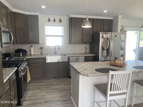 Tiny photo for 203 Meadowood Drive, Walbridge, OH 43465 (MLS # 10014052)