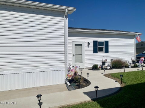 Tiny photo for 203 Meadowood Drive, Walbridge, OH 43465 (MLS # 10014052)