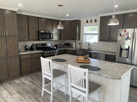 Tiny photo for 203 Meadowood Drive, Walbridge, OH 43465 (MLS # 10014052)