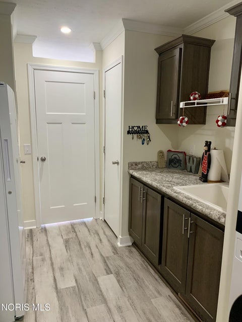 Tiny photo for 203 Meadowood Drive, Walbridge, OH 43465 (MLS # 10014052)