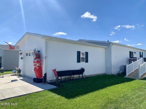 Tiny photo for 203 Meadowood Drive, Walbridge, OH 43465 (MLS # 10014052)