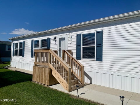Tiny photo for 203 Meadowood Drive, Walbridge, OH 43465 (MLS # 10014052)
