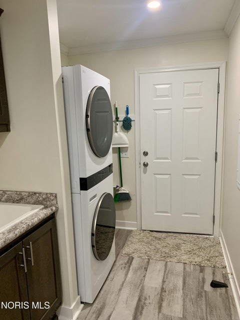 Tiny photo for 203 Meadowood Drive, Walbridge, OH 43465 (MLS # 10014052)
