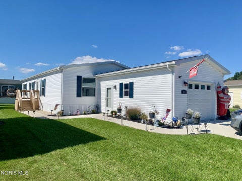 Photo of 203 Meadowood Drive, Walbridge, OH 43465 (MLS # 10014052)