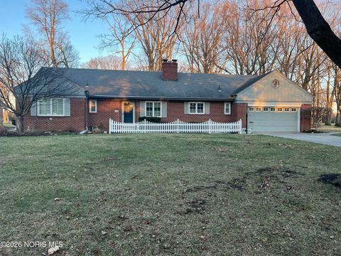 Photo of 2053 Heatherwood Drive, Toledo, OH 43614 (MLS # 10002967)