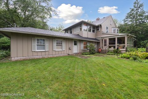 Tiny photo for 424 E Front Street, Perrysburg, OH 43551 (MLS # 10003534)