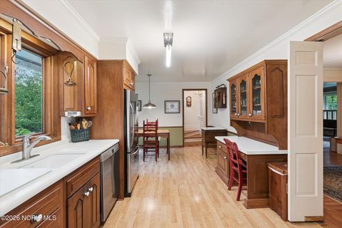 Tiny photo for 424 E Front Street, Perrysburg, OH 43551 (MLS # 10003534)