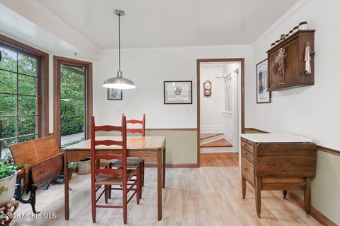 Tiny photo for 424 E Front Street, Perrysburg, OH 43551 (MLS # 10003534)