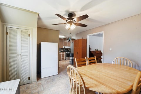 Tiny photo for 4 Greenbrier Court, Bowling Green, OH 43402 (MLS # 10010116)
