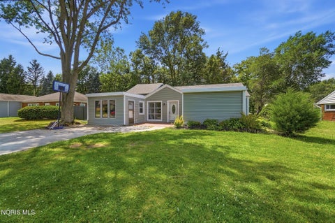 Tiny photo for 4 Greenbrier Court, Bowling Green, OH 43402 (MLS # 10010116)