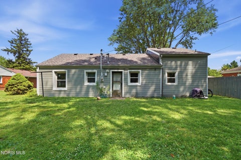 Tiny photo for 4 Greenbrier Court, Bowling Green, OH 43402 (MLS # 10010116)