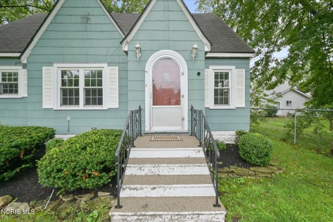 Tiny photo for 6939 Dorr Street, Toledo, OH 43615 (MLS # 10012221)
