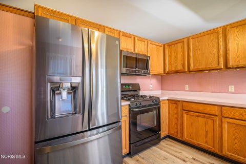 Tiny photo for 13266 King Road, Bowling Green, OH 43402 (MLS # 10014378)