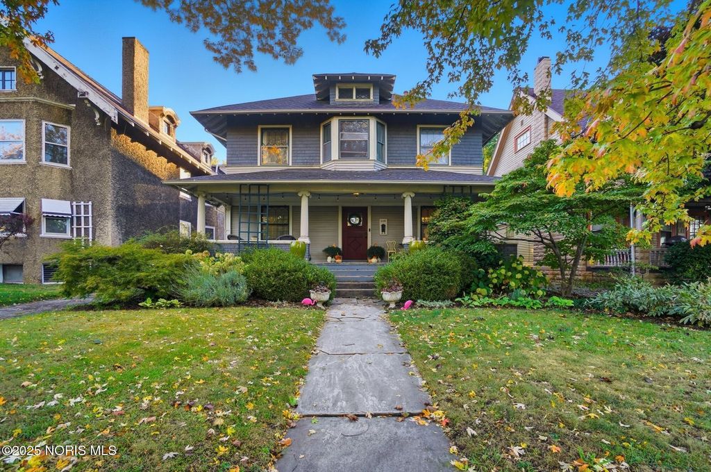 Photo for 2040 Glenwood Avenue, Toledo, OH 43620 (MLS # 10000426)