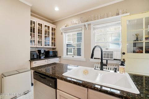 Tiny photo for 2040 Glenwood Avenue, Toledo, OH 43620 (MLS # 10000426)
