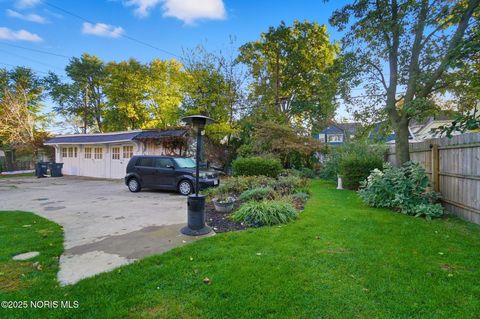 Tiny photo for 2040 Glenwood Avenue, Toledo, OH 43620 (MLS # 10000426)