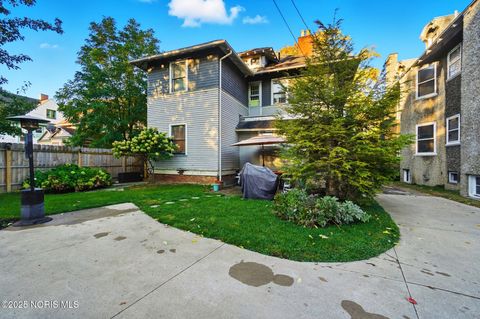 Tiny photo for 2040 Glenwood Avenue, Toledo, OH 43620 (MLS # 10000426)