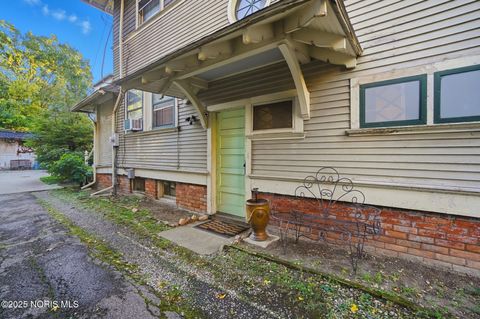 Tiny photo for 2040 Glenwood Avenue, Toledo, OH 43620 (MLS # 10000426)