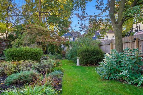 Tiny photo for 2040 Glenwood Avenue, Toledo, OH 43620 (MLS # 10000426)