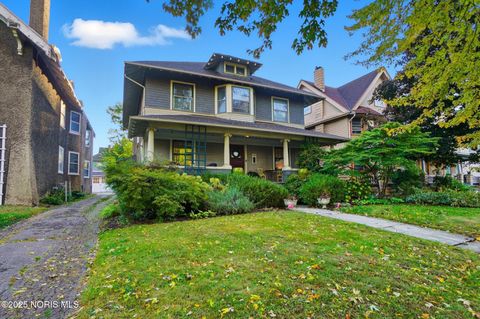 Tiny photo for 2040 Glenwood Avenue, Toledo, OH 43620 (MLS # 10000426)