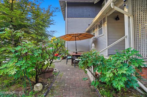 Tiny photo for 2040 Glenwood Avenue, Toledo, OH 43620 (MLS # 10000426)