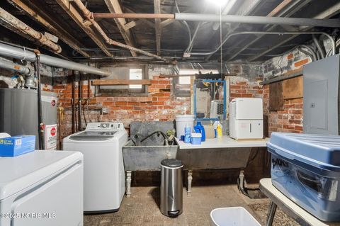 Tiny photo for 2040 Glenwood Avenue, Toledo, OH 43620 (MLS # 10000426)