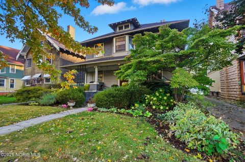 Tiny photo for 2040 Glenwood Avenue, Toledo, OH 43620 (MLS # 10000426)
