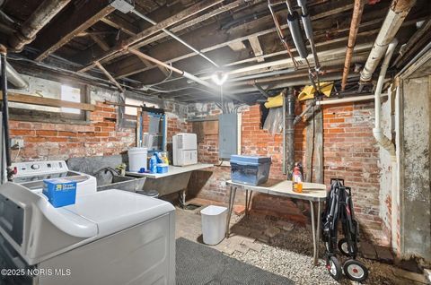 Tiny photo for 2040 Glenwood Avenue, Toledo, OH 43620 (MLS # 10000426)