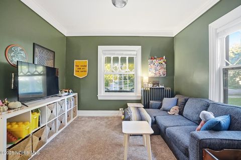 Tiny photo for 2040 Glenwood Avenue, Toledo, OH 43620 (MLS # 10000426)