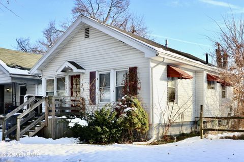Photo of 1717 Fairfax Road, Toledo, OH 43613 (MLS # 10002153)