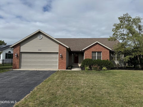 Photo of 908 Tarra Oaks Drive, Findlay, OH 45840 (MLS # 10013636)