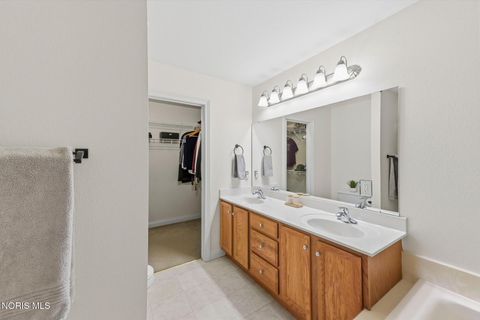 Tiny photo for 1607 Horseshoe Bend Dr DR, Perrysburg, OH 43551 (MLS # 10008060)