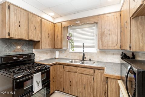 Tiny photo for 5925 Murnen Road, Toledo, OH 43623 (MLS # 10005155)