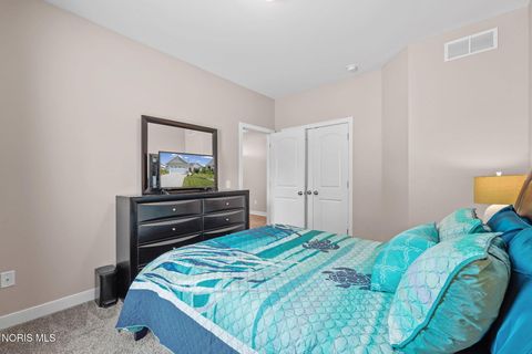 Tiny photo for 1050 N Ironwood Drive, Rossford, OH 43460 (MLS # 10010308)