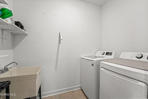 Tiny photo for 1050 N Ironwood Drive, Rossford, OH 43460 (MLS # 10010308)