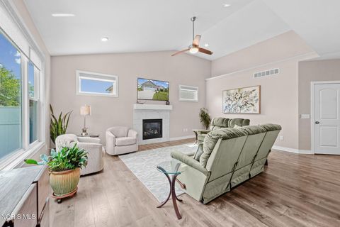 Tiny photo for 1050 N Ironwood Drive, Rossford, OH 43460 (MLS # 10010308)