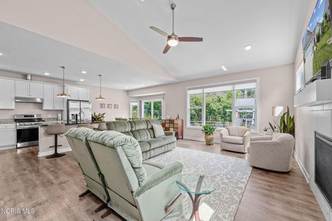 Tiny photo for 1050 N Ironwood Drive, Rossford, OH 43460 (MLS # 10010308)
