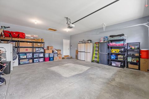Tiny photo for 1050 N Ironwood Drive, Rossford, OH 43460 (MLS # 10010308)