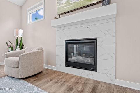 Tiny photo for 1050 N Ironwood Drive, Rossford, OH 43460 (MLS # 10010308)