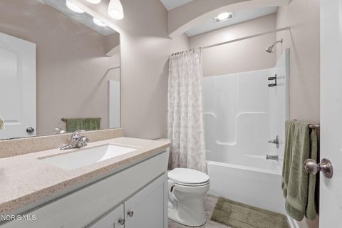 Tiny photo for 1050 N Ironwood Drive, Rossford, OH 43460 (MLS # 10010308)