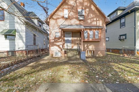 Tiny photo for 1155 W Woodruff Avenue, Toledo, OH 43606 (MLS # 10002420)