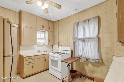 Tiny photo for 1155 W Woodruff Avenue, Toledo, OH 43606 (MLS # 10002420)