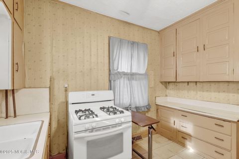 Tiny photo for 1155 W Woodruff Avenue, Toledo, OH 43606 (MLS # 10002420)