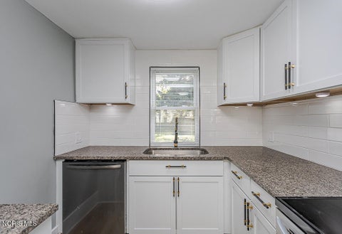 Tiny photo for 3251 Northwood Avenue, Toledo, OH 43606 (MLS # 10009606)