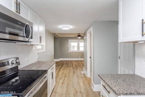 Tiny photo for 3251 Northwood Avenue, Toledo, OH 43606 (MLS # 10009606)