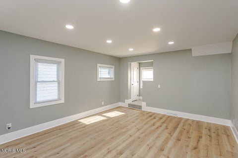 Tiny photo for 3251 Northwood Avenue, Toledo, OH 43606 (MLS # 10009606)