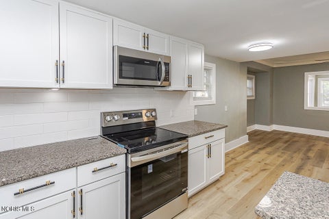 Tiny photo for 3251 Northwood Avenue, Toledo, OH 43606 (MLS # 10009606)